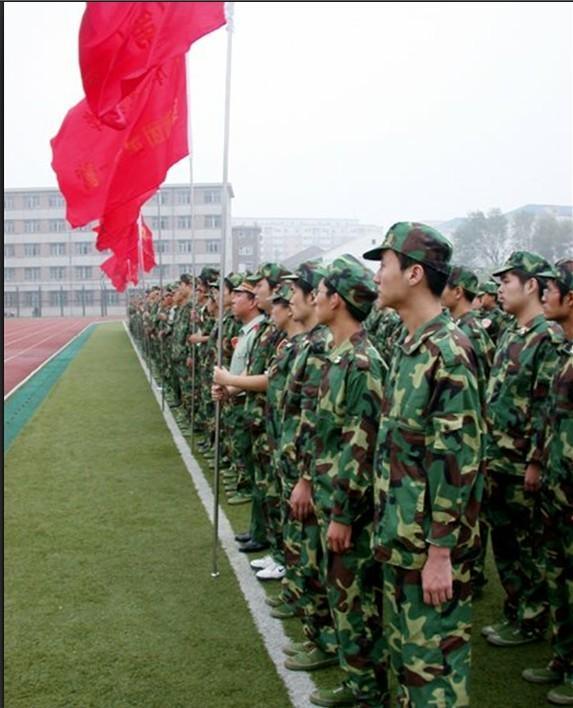 军训迷彩服 中国制造的意志与风采